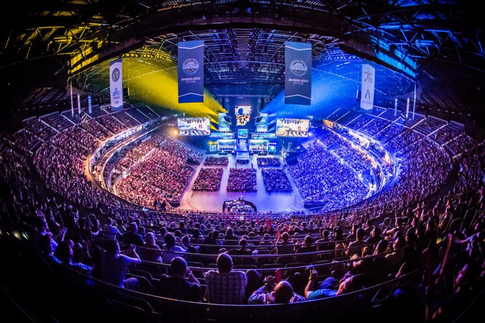 The Esports Scene: From PC Dominance to Mobile Contenders